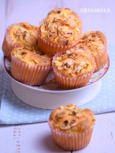 Cytrynowe babeczki z jabłkami i migdałami