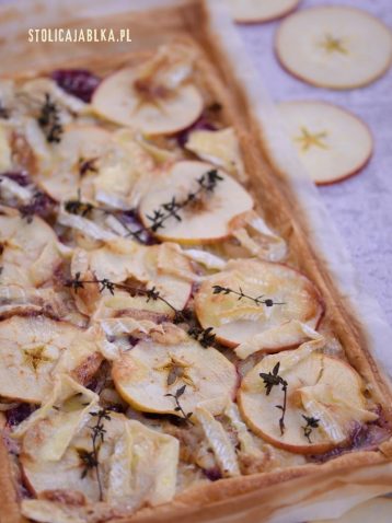 Tarta z serem brie, jabłkami i cebulą